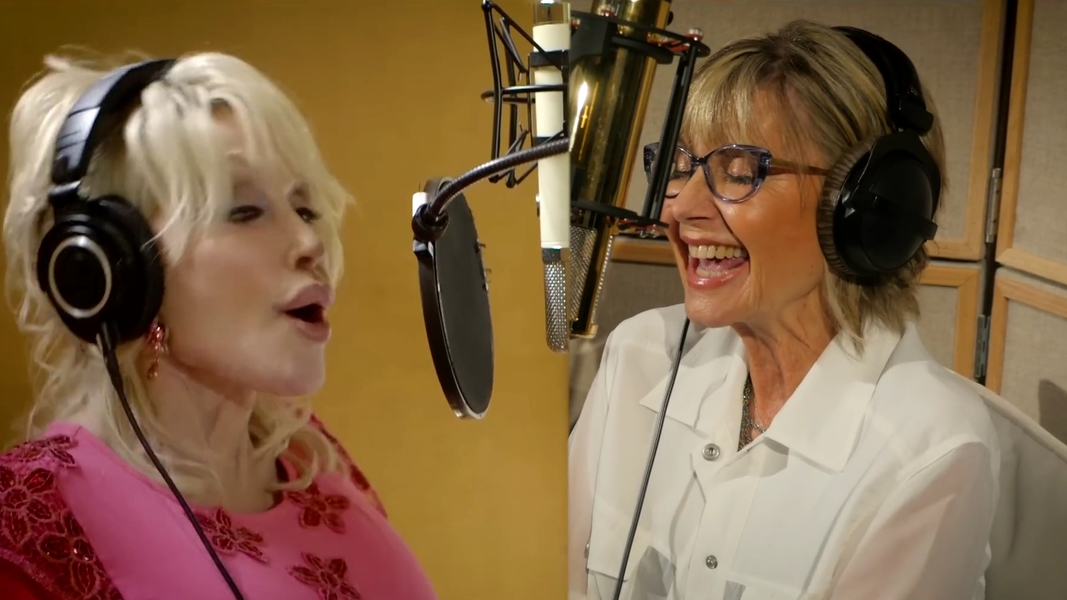 Jolene Olivia Newton-John and Dolly Parton video screenshot