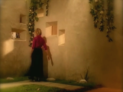 Olivia Newton-John screenshot