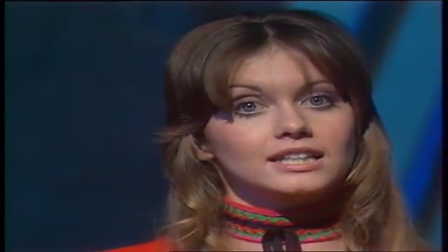 Olivia Newton-John in Choeur 1972