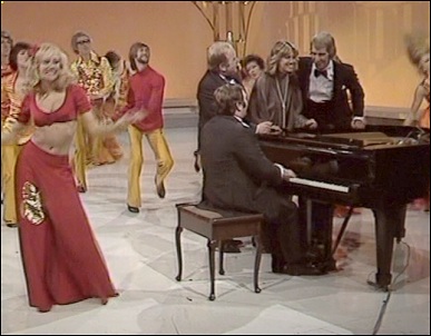 Olivia Newton-John, Les Dawson 1974