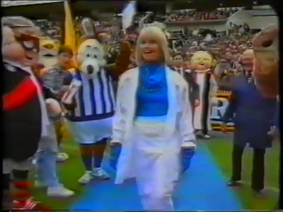 Olivia Newton-John at VFL 1986